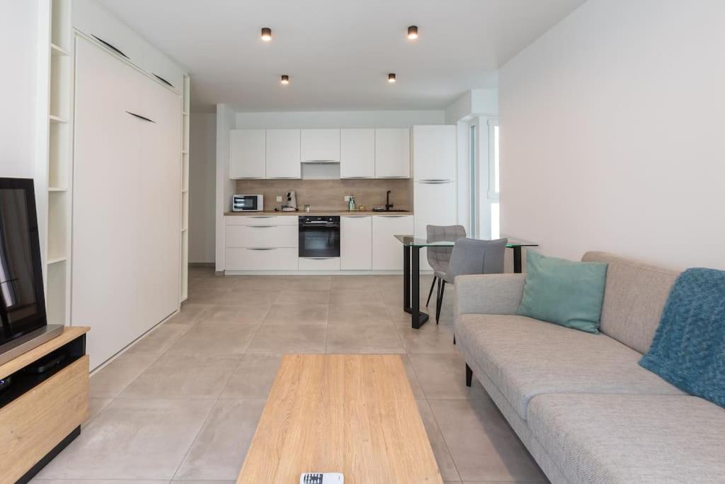 Superbe Appartement avec Parking Malmedy Extérieur photo